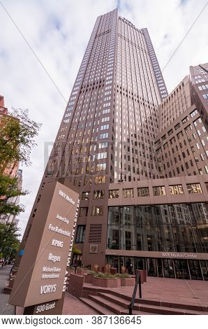 Pittsburgh, Pennsylvania, Usa 9/26/20 The Bny Mellon Center Sign And Building Located At 500 Grant S