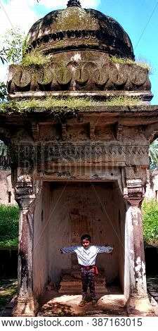 District Katni, India - October 10, 2019: Building Architect View At Ancient Fort In Vijayraghavgarh