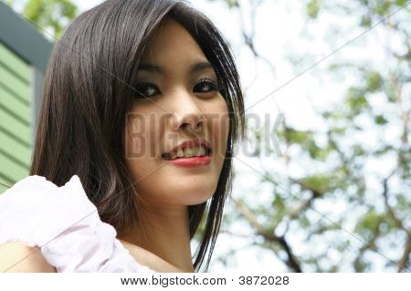 Bellissima modella sorriso a voi