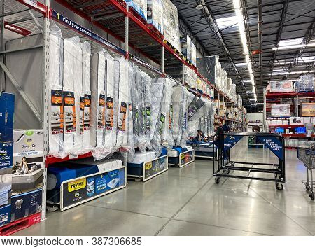 Orlando,fl/usa -1/23/20:  The Bed Aisle Of A Sams Club With Variety Of Mattresses Ready To Be Tried 