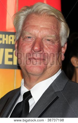 로스 앤젤레스-10 월 18 일: '쫓 고 매버릭스'-로스 앤젤레스 프리미어 태평양에 서리가 내린 Hesson는