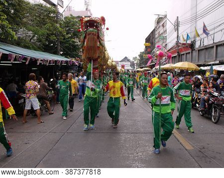 Bangkok, Thailand, November 14, 2015: A Group Of People Carry A Dragon In The Cavalcade In A Festiva