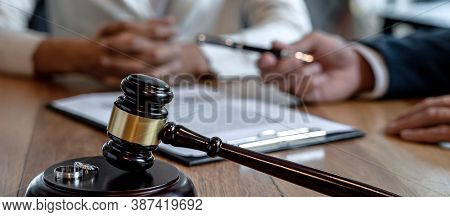 Contract Decree Of Divorce (dissolution Or Cancellation) Of Marriage, Husband And Wife During Divorc