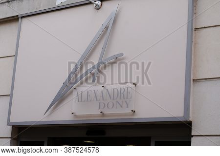 Bordeaux , Aquitaine / France - 09 25 2020 : Alexandre Dony Logo Sign Of Store Brand Street Shop Clo