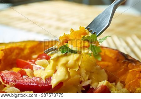 Italiaт  Baked Margherita Spaghetti Squash  Close Up