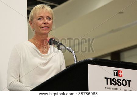 뉴욕-10 월 25: 샤론 Buntain, 미국 대통령 Tissot 스위스 시계, n의 제 막 식에서 말하는