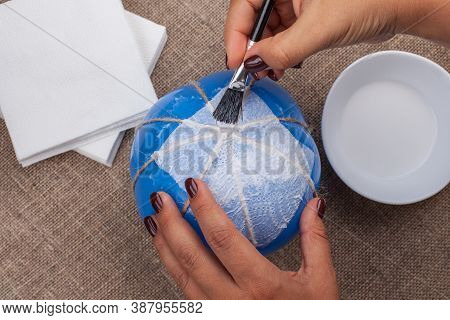 Making Diy Pumpkin Out Of Napkins And A Balloon, A Hobby On Insulation