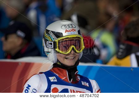 SOELDEN, AUSTRIA -OCT 25: Sanni Leinonen FIN w torze slalom gigant kobiet przez Retten