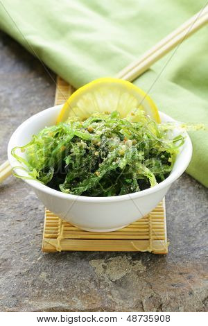 Traditionele Japanse Chuka zeewier salade