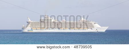 Philipsburg, St. Maarten-july 25 Royal Caribbean,allure Of The Seas, Leaving St. Marten On July 25 ,