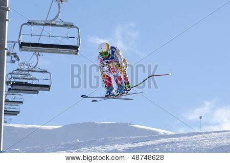 VAL D'ISERE RANSKAN. 18-12-2010. Britt Janyk (CAN) vie ilmaa aikana naisten syöksylaskukilpailu 