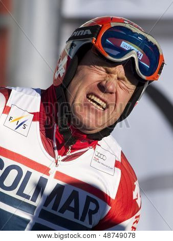 วิ D'ISERE ฝรั่งเศส 11-12-2010.Didier Cuche (สุ่ย) ใน anquish หลังจากการทำลายเขาในระหว่าง FIS 