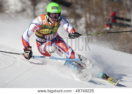VAL D'ISERE FRANCJI. 12-12-2010. KRYZL Krystof CZE atakuje sterowania bramy w Narciarstwie alpejskim wysokoś