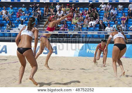 2011/10/08 LONDON, ENGLAND, Tealle Hunkus & Heather Lowe (USA) vs Liliane Maestrini & Angela Vieira