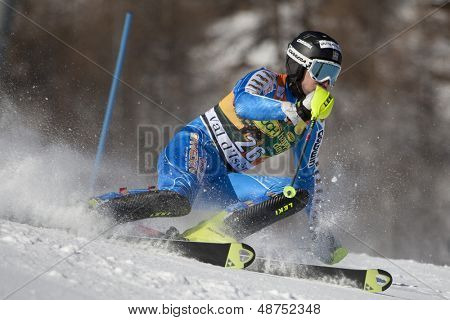 VAL D ' ISERE FRANKREICH. 12.12.2010. LARSSON Markus SWE greift ein Kontrolle-Tor während der FIS alpine Skii