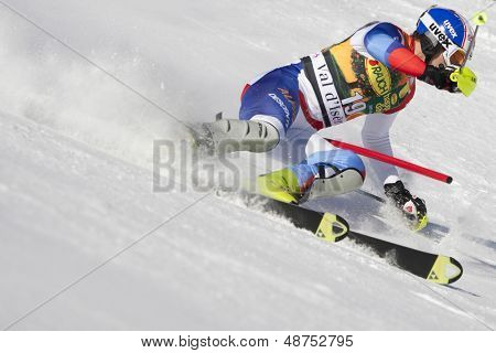 발 디제르 프랑스. 2010 년 12 월 12 일. 지 니 마크 수이 FIS 알파인 스키 화 동안 제어 게이트를 공격