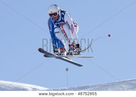 VAL D'ISERE RANSKAN. 18-12-2010. Elena Curtoni (ITA) vie ilmaa aikana naisten laskettelu rac