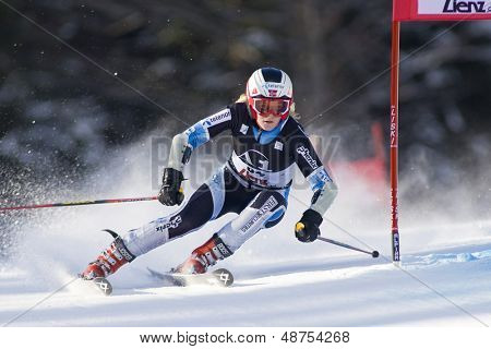 LIENZ, Österreich 28. Dezember 2009. Mona Loeseth NOR Geschwindigkeiten nach unten den Kurs beim konkurrieren in den Tannen