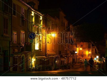 เมืองใต้อิตาลี ตั้ง Calabria คืน Tropea