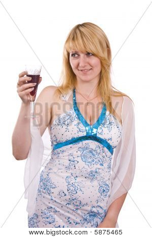 Femme avec un verre de vin.