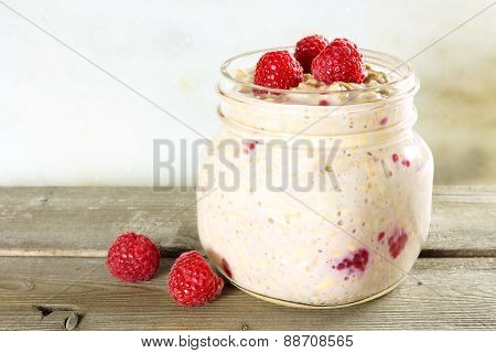 Overnight breakfast oats with raspberries