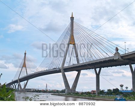 Teil der Bhumibol-Brücke