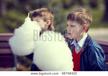 kids eating cotton candy