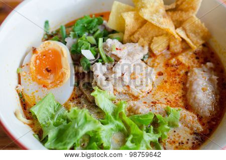Tomyum Noodle With Pork And Egg