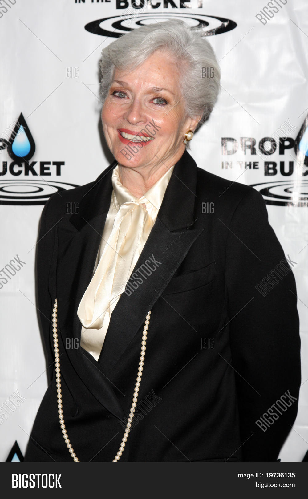 LOS ANGELES - Ekim 19: Lee Meriwether kova "Neden on the Rocks" F...