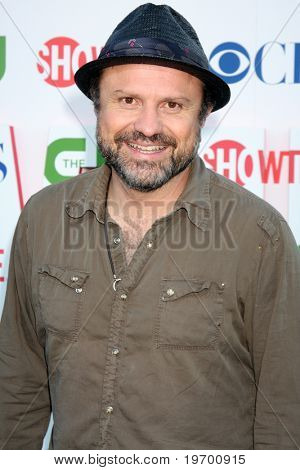 LOS ANGELES - JUL 28: Enrico Colantoni ankommer på CBS, den CW, Showtime sommer presse Tour 2010 