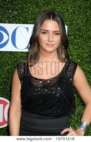 LOS ANGELES - heinäkuu 28: Addison Timlin saapuu 2010 CBS, CW, Showtime kesäkiertueensa lehdistön Pa