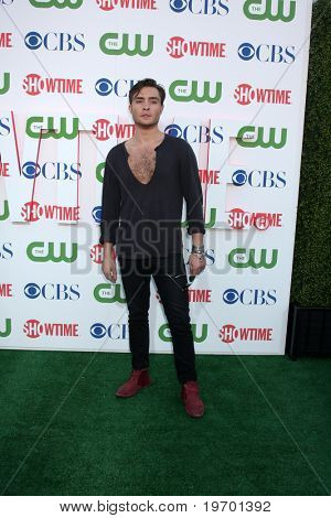 LOS ANGELES - JUL 28: Ed Westwick kommt an die 2010 CBS, CW, Showtime Summer Press Tour Party