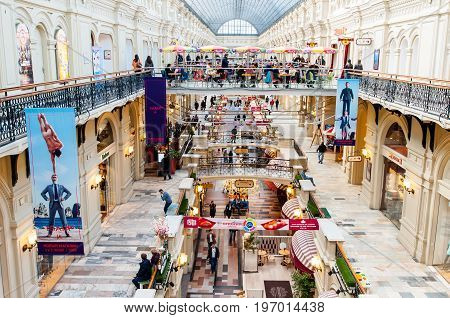 Moscow, Russia-march 23, 2017: Famous Detsky Mir Department Store, With Illuminated Largest Clock In