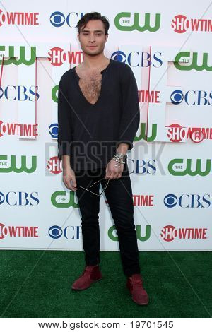 LOS ANGELES - JUL 28: Ed Westwick kommt an die 2010 CBS, CW, Showtime Summer Press Tour Party