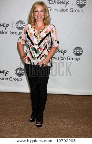 LOS ANGELES - 1. AUGUST: Leigh-Allyn Baker arrive(s) på 2010 ABC presse Tour sommerfest på aEva