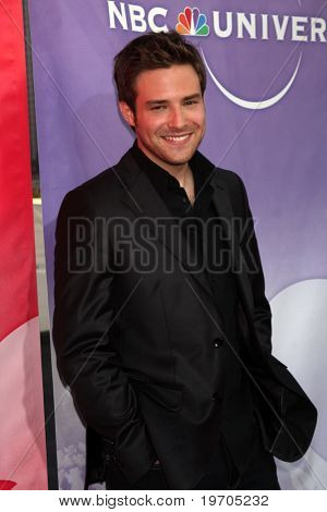 LOS ANGELES - 30 Lug: Ben Rappaport arriva al Party 2010 NBC Summer Press Tour a Beverly Hilt