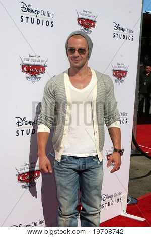 LOS ANGELES - 11 aug: โจเซฟ Lawrence มาดิสนีย์/พิกซาร์ฉลองเปิดของ O โลก