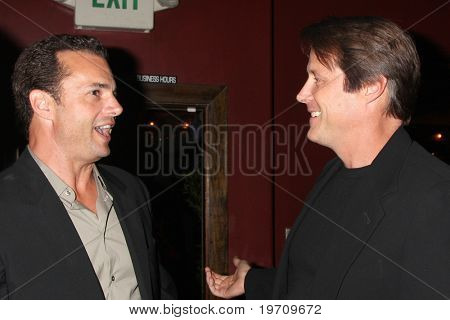 LOS ANGELES - 31 luglio: Matt Borlenghi & Matthew Ashford al Party Hat Harry luglio 
