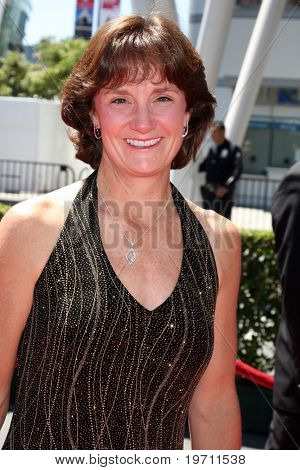 LOS ANGELES - AUG 21: Bonnie Blair přijíždí na 2010 Creative Primetime Emmy Awards v Nokia Thea