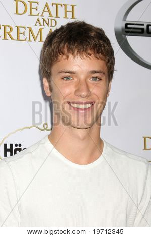 LOS ANGELES - 26 aug: Jeremy Sumpter มาถึงที่โรง 