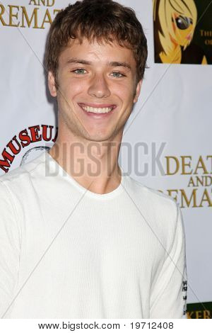 LOS ANGELES - 26 aug: Jeremy Sumpter มาถึงที่โรง 