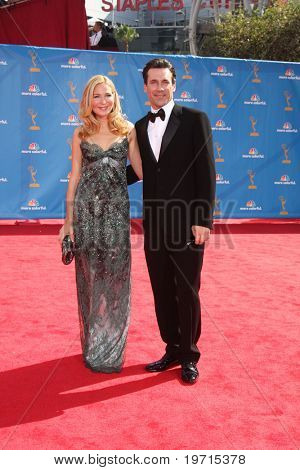 LOS ANGELES - 29 août: Jennifer Westfeldt & Jon Hamm arrivent aux Emmy Awards 2010 à Nokia Theate