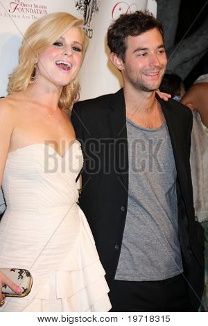 LOS ANGELES - 11 září: Kelly Osbourne a Grant Shapiro navštěvuje The Brent Shapiro nadace pro Alc
