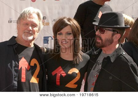 LOS ANGELES - září 10: Kris Kristofferson, Martina McBride & Dave Stewart dorazí na 