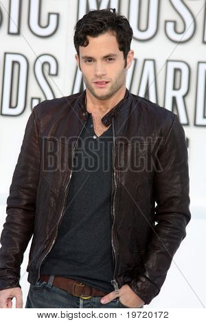 LOS ANGELES - SEP 12:  Penn Badgley arrives at the 2010 MTV Video Music Awards  at Nokia - LA Live on September 12, 2010 in Los Angeles, CA