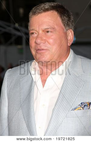 LOS ANGELES - SEP 16: William Shatner anländer vid CBS höst Party 2010 på The Colony på September