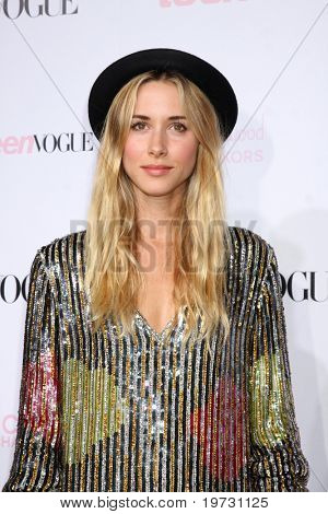 LOS ANGELES - OCT 1: Gillian Zinser dorazí 8. Teen Vogue Young Hollywood Party - červený Carpe