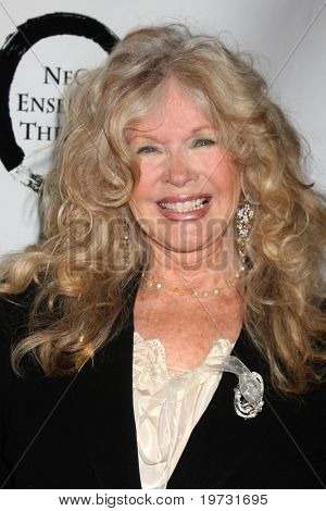 LOS ANGELES - Ekim 5: Connie Stevens Ren Motion Picture evde 