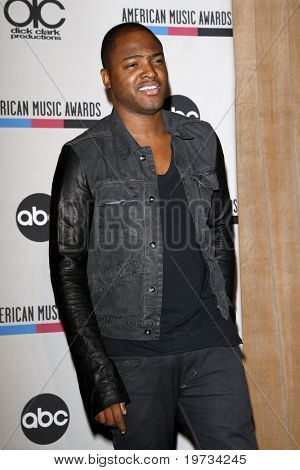 LOS ANGELES - 12 oktober: Taio Cruz på presskonferensen 2010 American Music Awards nomineringar på