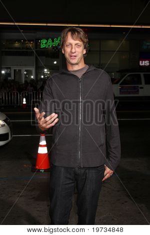LOS ANGELES - loka 13: Tony Hawk saapuu 